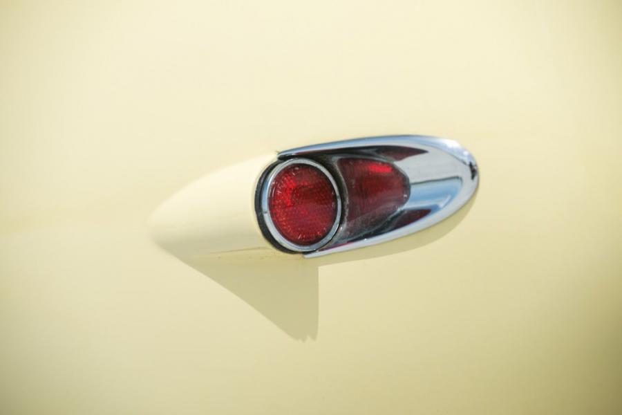 Детали экстерьера Toyota 2000GT (MF10) 1967 года  (NA) (фото 41 из 74)